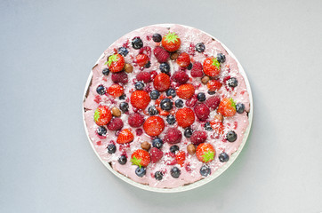 Raw cake with berries