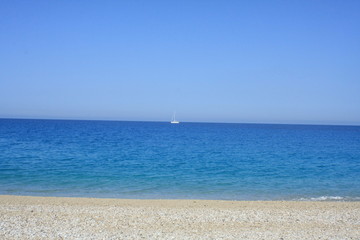 Fototapeta na wymiar Beautiful background of the blue sea
