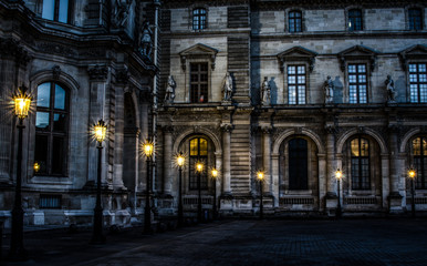 Fototapeta na wymiar Rues de nuit, Louvre Paris