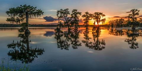Fototapeta na wymiar Sunset at Lake martian