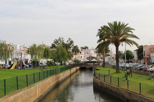 Stadtansicht Ferragudo an der Algarve in Portugal.