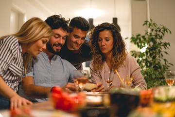 Showing photos on mobile phone