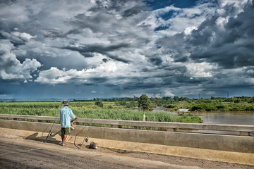 Obraz premium Asian lifestyle. Men sit back Fishing man