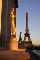 Fototapeta na wymiar statues at trocadero with eiffle tower 