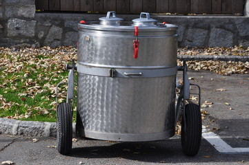 Milchwagen, Milchbeh&auml;lter