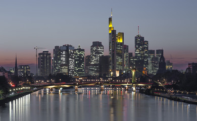 Frankfurt am Main Skyline bei Nacht Hessen Deutschland