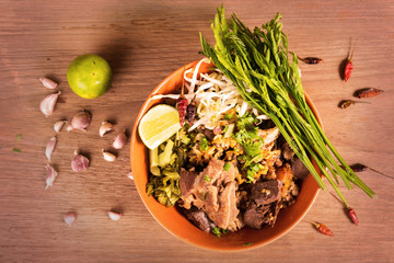 Rice noodles with spicy pork sauce