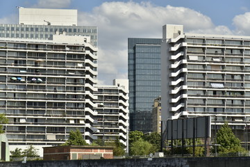 Blocs &agrave; appartements sociaux entre le canal et la cit&eacute; administrative de Manhattan &agrave; Bruxelles
