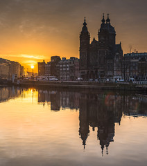 Fototapeta na wymiar Sunrise Amsterdam Cathedral Sun
