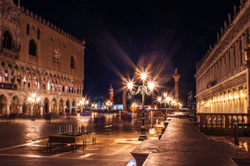Fototapeta na wymiar Night view of the San Marco