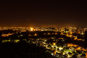 Fototapeta na wymiar Cidade a noite