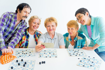 Seniors playing bingo - 177318762