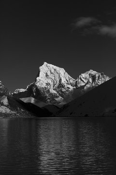 Mt. Cholatse, 6440m, Sagarmatha National Park, Everest Region, Nepal.