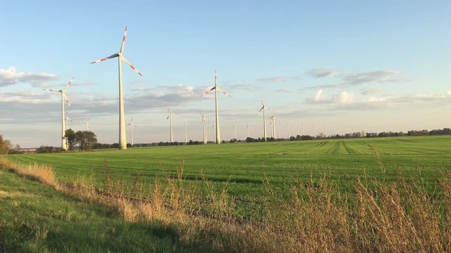 Windpark auf Felder