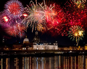 Feuerwerk über der Brühlsche Terrasse in Dresden 