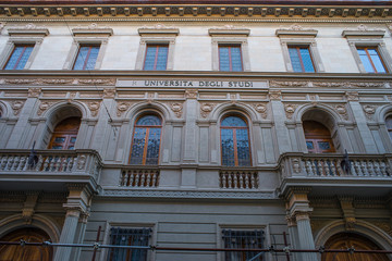 Facciata palazzo Università, Scuola cultura sapere