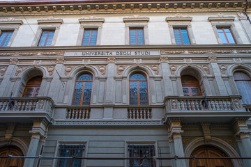 Facciata palazzo Università, Scuola cultura sapere