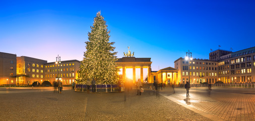 Fototapeta na wymiar Panoramic image of Brandenburger Gate in Berlin on Christmas