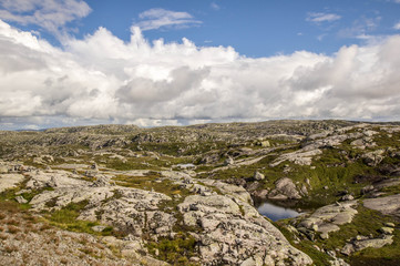Steinige Landschaft in Norwegen