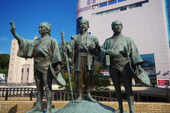 水戸黄門助さん格さん像