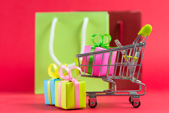 Shopping cart with gifts