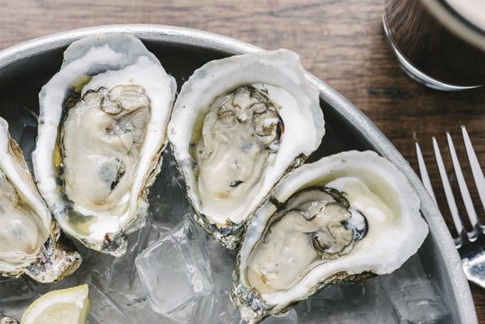 Oysters on the halfshell over ice