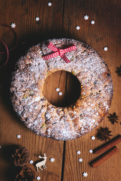 Food: Christmas stollen wreath cake