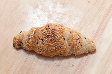 sesame croissant