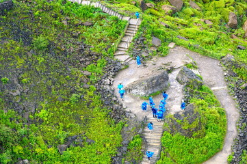 niagara falls tourists, raincoats - 177366943