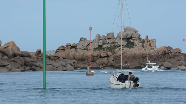 Bateaux qui partent en mer pour p&ecirc;cher en Bretagne