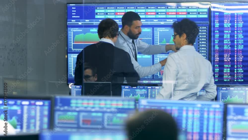 Aufkleber three experienced stock traders talking business, consulting documents and argue about data. they wo