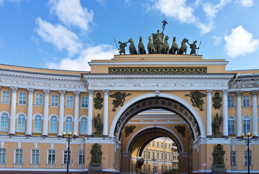 Saint Petersburg. Beautiful architecture of the Triumphal arch of the General Staff Building on Palace Square