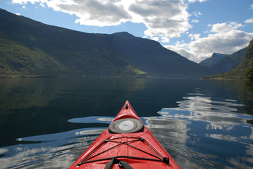 Summer kayaking in Aurlandsfjorden in Norway - 177389134