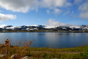 Norwegian mountain lake - 177389590
