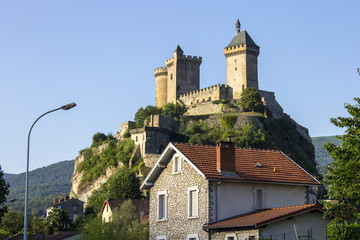 Fototapeta na wymiar The Chateau de Foix, a castle which dominates the town of Foix in the French departement of Ariege