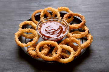 Fried onion rings with ketchup