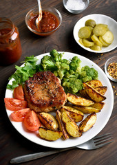 Vegetables with grilled meat