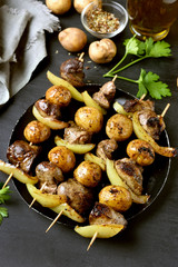 Chicken liver and vegetables skewers