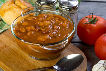 Stewed beans in tomato sauce.