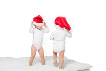 Obraz premium toddlers in santa hats