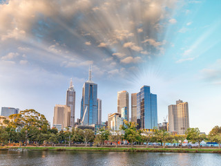Fototapeta premium Skyline of Melbourne at sunset, Australia