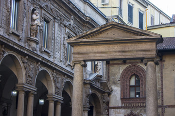 Obraz premium Monuments of the Piazza dei Mercanti (merchants square) former city centre in the Middle Ages. Milan, Italy