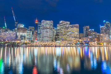 Obraz premium SYDNEY - OCTOBER 2015: Night view of Darling Harbour skyline. Sydney attracts 15 million people annually