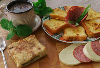 Breakfast, served with coffee, toasters, cheese and sausage. Balanced diet.