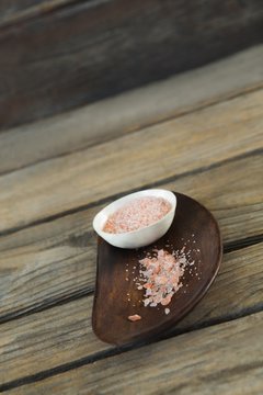 Himalayan salt and black in bowl