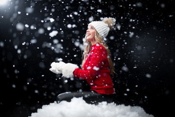 Fototapeta na wymiar Happy girl in snow