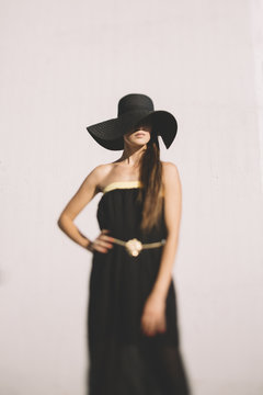 woman with black hat,natural light, tilt-shift lens