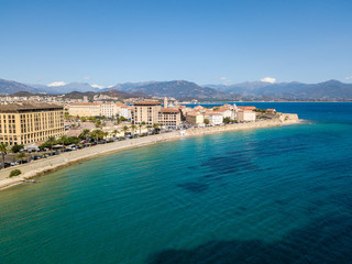 Fototapeta premium Vista aerea di Ajaccio, Corsica, Francia. Il centro città visto dal mare