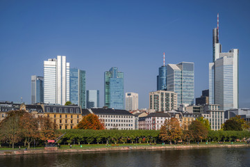 Fototapeta na wymiar Frankfurt Main im Herbst