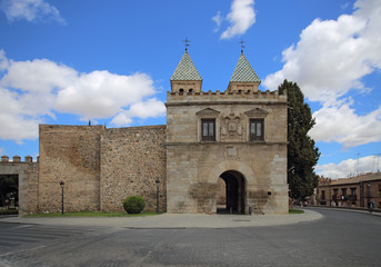 Fototapeta na wymiar Puerta de Bisagra (Gates of Bisagra), Toledo, Spain
